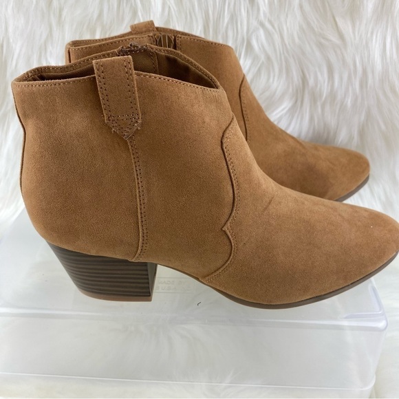 OLD NAVY TAN SUEDE ANKLE BOOTS SIZE 8 - Picture 2 of 9